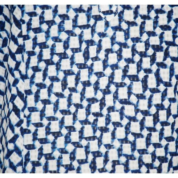 Chico's Blue & White Geo Print Pull Over Blouse Size 2 US L 12 Roll Tab V-Neck - Picture 3 of 10